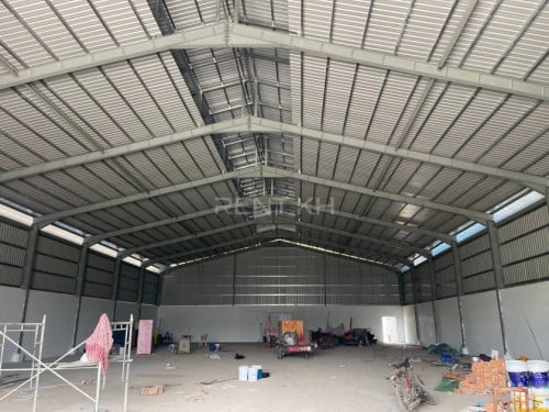 ឃ្លាំងជួលនៅព្រែកព្នៅ