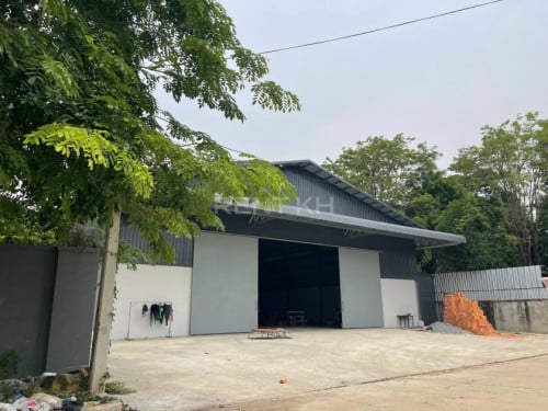 ឃ្លាំងជួលនៅព្រែកព្នៅ