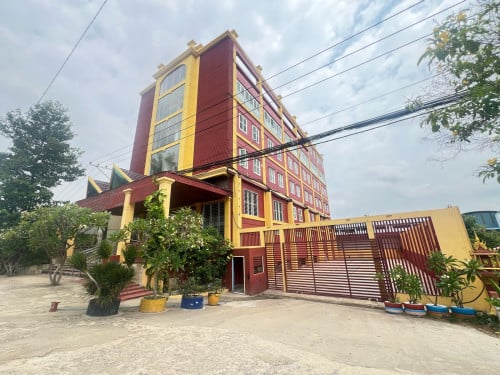 អគារជួល ក្រុងតាខ្មៅ
