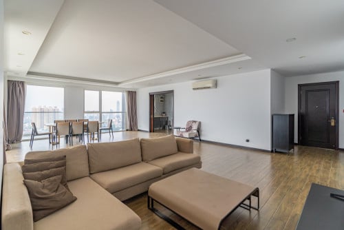 𝐅𝐨𝐫 𝐑𝐞𝐧𝐭: 3-Bedroom Apartment – Casa By Meridian Condo