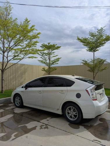 ខ្ញុំមានជួលឡាន Prius 010 ឡានថ្មី ត្រូវការជួលជិះនៅភ្នំពេញ ឬតាមខេត្ត 65$ x 1ថ្ងៃ ( 600$ x 1ខែ )