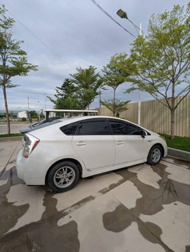 ខ្ញុំមានជួលឡាន Prius 010 ឡានថ្មី ត្រូវការជួលជិះនៅភ្នំពេញ ឬតាមខេត្ត 65$ x 1ថ្ងៃ ( 600$ x 1ខែ )