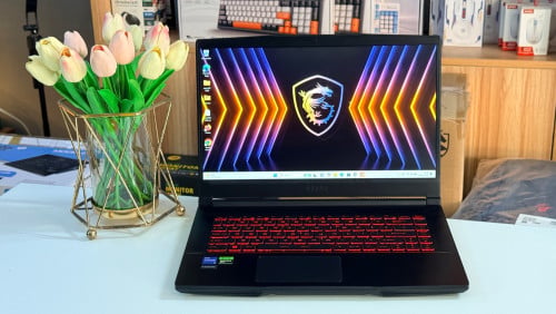 ☑️MSI Gaming 1ទឹកស្អាតដូចថ្មី (99% )🍓👌👉មកជាមួយភ្លើងពណ៍ក្រហម ស្រស់ស្អាត💚☑️