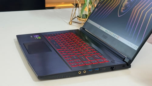 ☑️MSI Gaming 1ទឹកស្អាត​ដូចថ្មី (99%​ )🍓👌👉មកជាមួយភ្លើងពណ៍ក្រហម ស្រស់ស្អាត💚☑️
