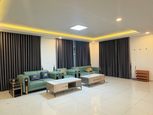 🏡 出租🕹️ 地址 : 波贝 🏠 有8个房间 💵 一个月 12.000$