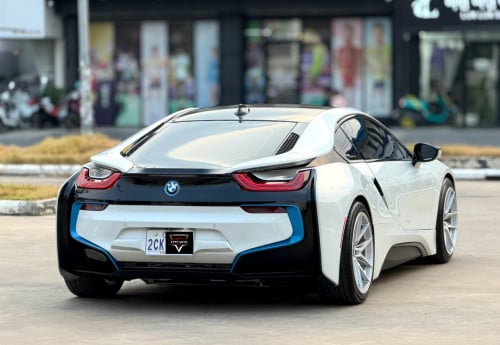 BMW i8 Full