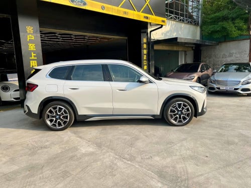 BMW IX1 2024