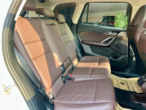 BMW IX1 2024
