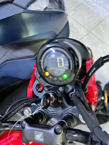 CT125 2022 4793km red color