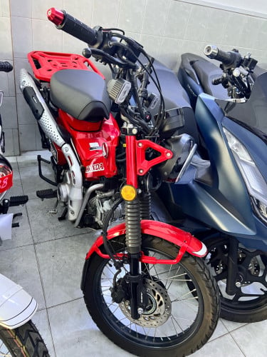 CT125 2022 4793km red color