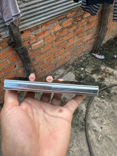 Galaxy Zfold4 512G លក់បងៗ ប្រើប្រាស់បានធម្មតាធានាជូន👍🏿👍🏿 តំលៃនិយាយគ្នាតាមលេខបាន 069635424
