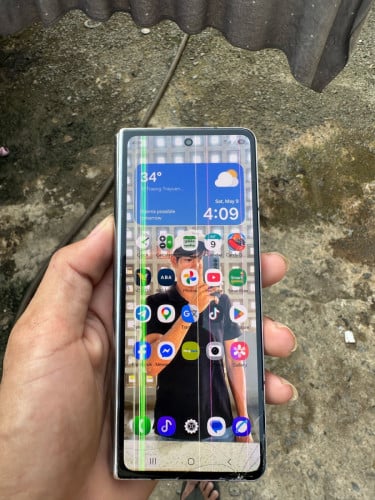 Galaxy Zfold4 512G លក់បងៗ ប្រើប្រាស់បានធម្មតាធានាជូន👍🏿👍🏿 តំលៃនិយាយគ្នាតាមលេខបាន 069635424