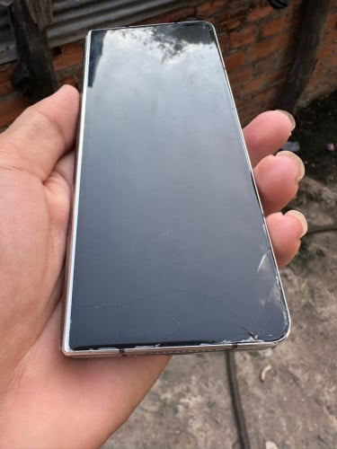 Galaxy Zfold4 512G លក់បងៗ ប្រើប្រាស់បានធម្មតាធានាជូន👍🏿👍🏿 តំលៃនិយាយគ្នាតាមលេខបាន 069635424