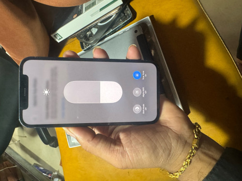 iPhone 12  64g សាណុំស្ទើតួរតិចតួចអត់ជាប់អី