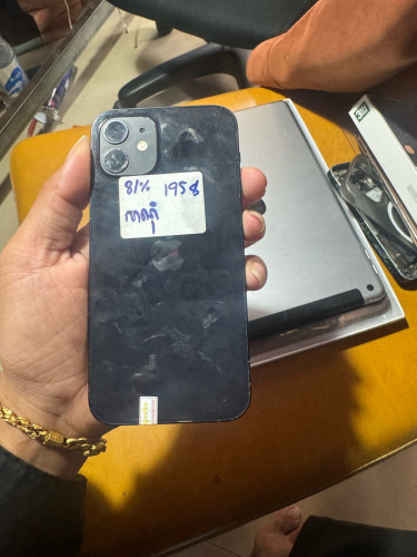 iPhone 12  64g សាណុំស្ទើតួរតិចតួចអត់ជាប់អី