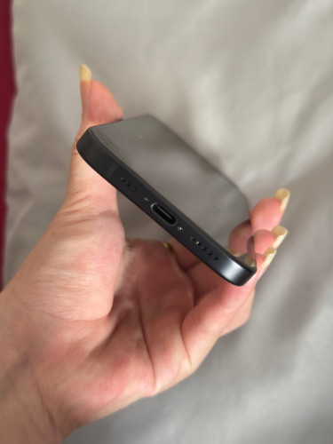iPhone 15 code CH no camera