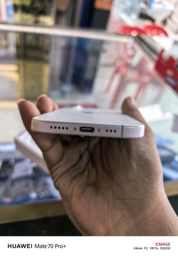 iPhone 17 256GSilver color Cycle count 69Battery health 100%