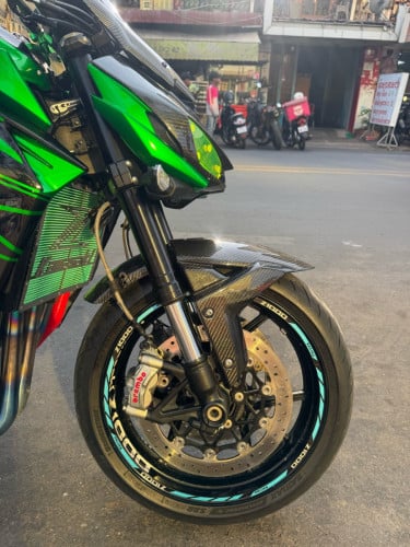 Kawasaki z1000 R edition