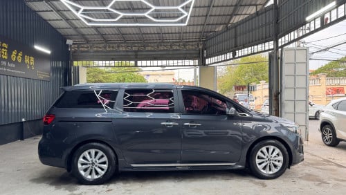 KIA CARNIVAL 2015 Half Full ពណ៍ប្រផេះ