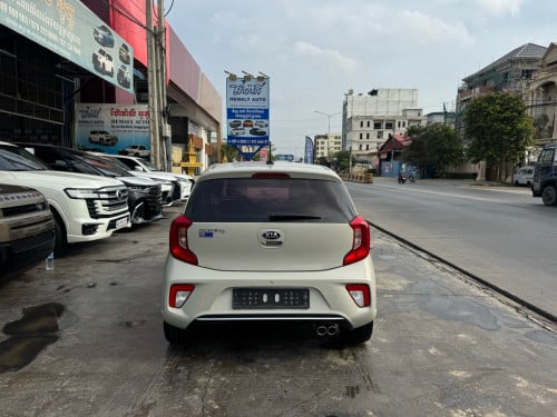 Kia Morning 2017 GT Line Full Options ធានាឡានដូចក្នុងរូប និង ទឹកថ្នាំឡាន នៅស្អាត