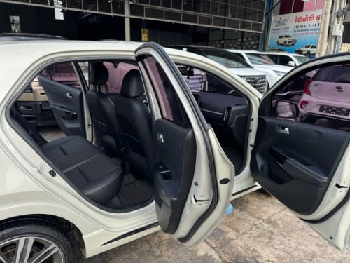 Kia Morning 2017 GT Line Full Options ធានាឡានដូចក្នុងរូប និង ទឹកថ្នាំឡាន នៅស្អាត