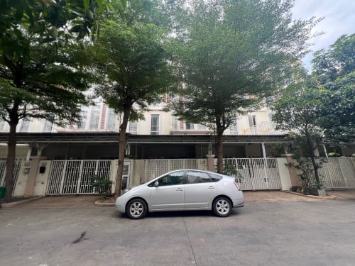 Link A for rent in Borey Chip Mong land sensok Aeon2 price 1000$ negotiable full furnish