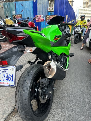 NINJA 400