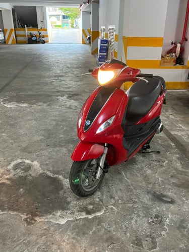 Piaggio Fly 125 FI from Italy original. Full tax