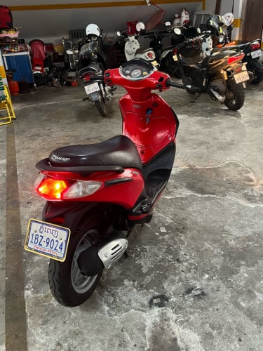 Piaggio Fly 125 FI from Italy original. Full tax