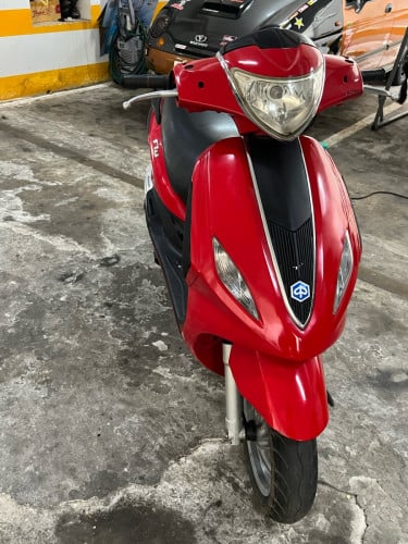Piaggio Fly 125 FI from Italy original. Full tax