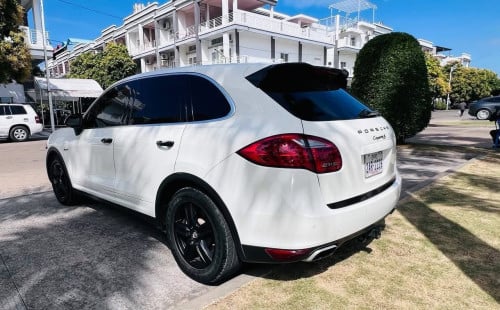 Porsche Cayenne S hybrid 2011