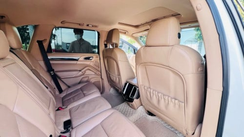 Porsche Cayenne S hybrid 2011