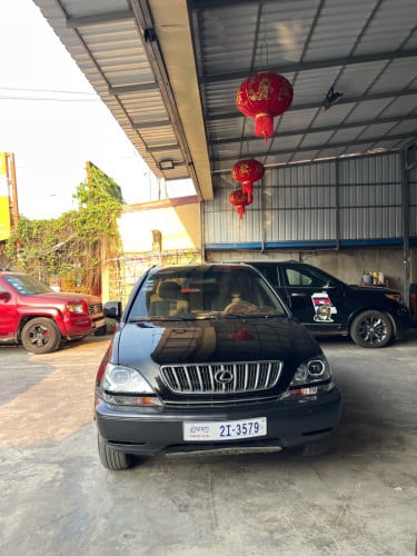 RX 300 ឆ្នាំ​ 1999​ ឡានស្អាត​គ្រឿងក្នុងថ្មី​មិនបុកមិនប៉ះ​មុខក្រោយស្អាត​