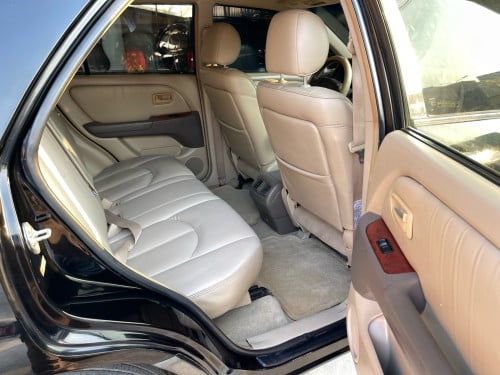 RX 300 ឆ្នាំ​ 1999​ ឡានស្អាត​គ្រឿងក្នុងថ្មី​មិនបុកមិនប៉ះ​មុខក្រោយស្អាត​