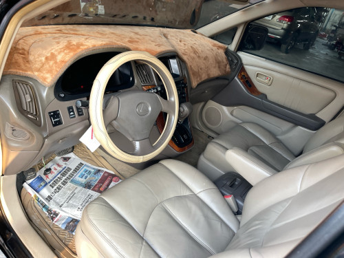 RX 300 ឆ្នាំ​ 1999​ ឡានស្អាត​គ្រឿងក្នុងថ្មី​មិនបុកមិនប៉ះ​មុខក្រោយស្អាត​