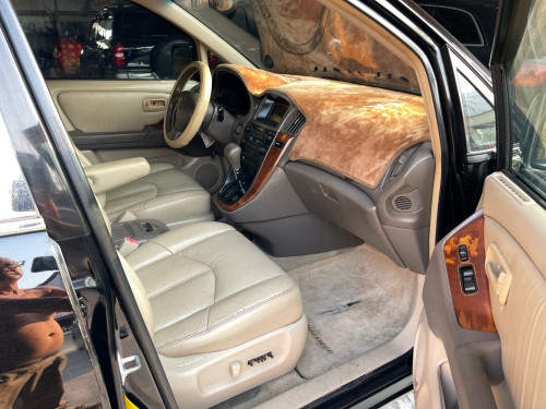 RX 300 ឆ្នាំ​ 1999​ ឡានស្អាត​គ្រឿងក្នុងថ្មី​មិនបុកមិនប៉ះ​មុខក្រោយស្អាត​