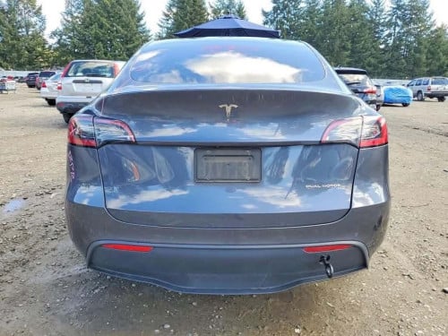 Sell Tesla model Y 2021 long range dual motor សាង​19700$