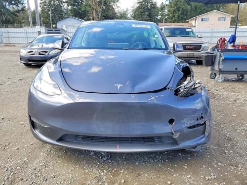 Sell Tesla model Y 2021 long range dual motor សាង​19700$