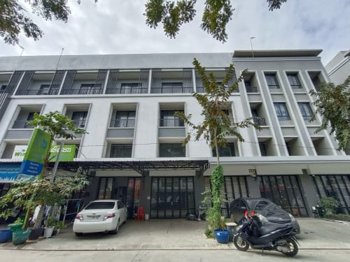 Shop house for rent in Borey Chip Mong land 598 price 600$ negotiable