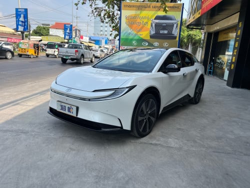 TOYOTA Bz5 2025 Range 630KM