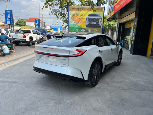TOYOTA Bz5 2025 Range 630KM