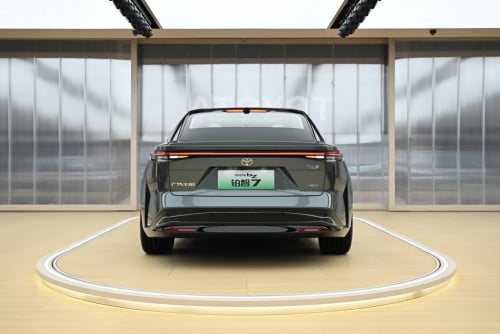 TOYOTA BZ7 (បើកទទួលកក់​ មានគ្រប់ Option សម្រាប់ជ្រើសរើស)