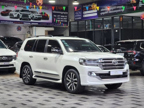 Toyota Land Cruiser VIP Executive Lounge (ម៉ាស៊ូត)