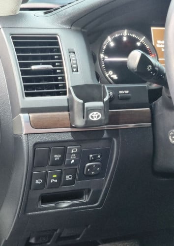 Toyota Land Cruiser VIP Executive Lounge (ម៉ាស៊ូត)