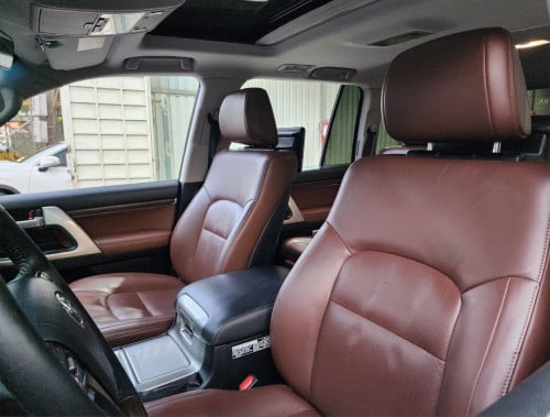 Toyota Land Cruiser VIP Executive Lounge (ម៉ាស៊ូត)