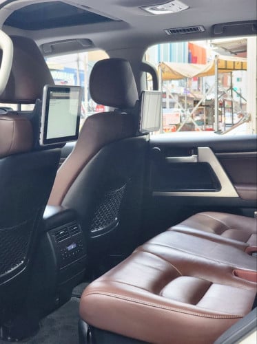 Toyota Land Cruiser VIP Executive Lounge (ម៉ាស៊ូត)