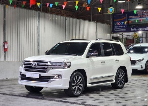 Toyota Land Cruiser VIP Executive Lounge (ម៉ាស៊ូត)