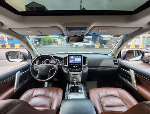 Toyota Land Cruiser VIP Executive Lounge (ម៉ាស៊ូត)