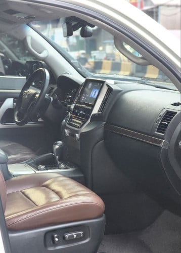Toyota Land Cruiser VIP Executive Lounge (ម៉ាស៊ូត)