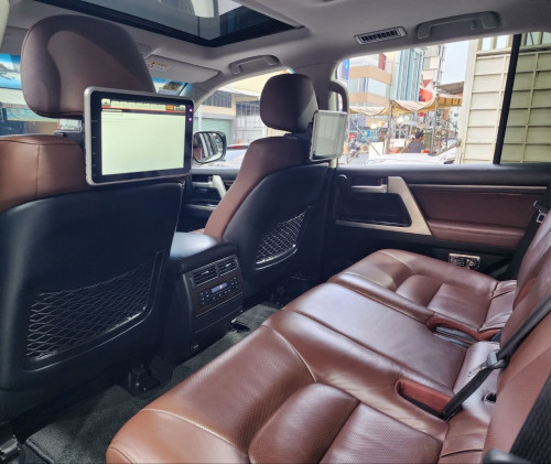 Toyota Land Cruiser VIP Executive Lounge (ម៉ាស៊ូត)